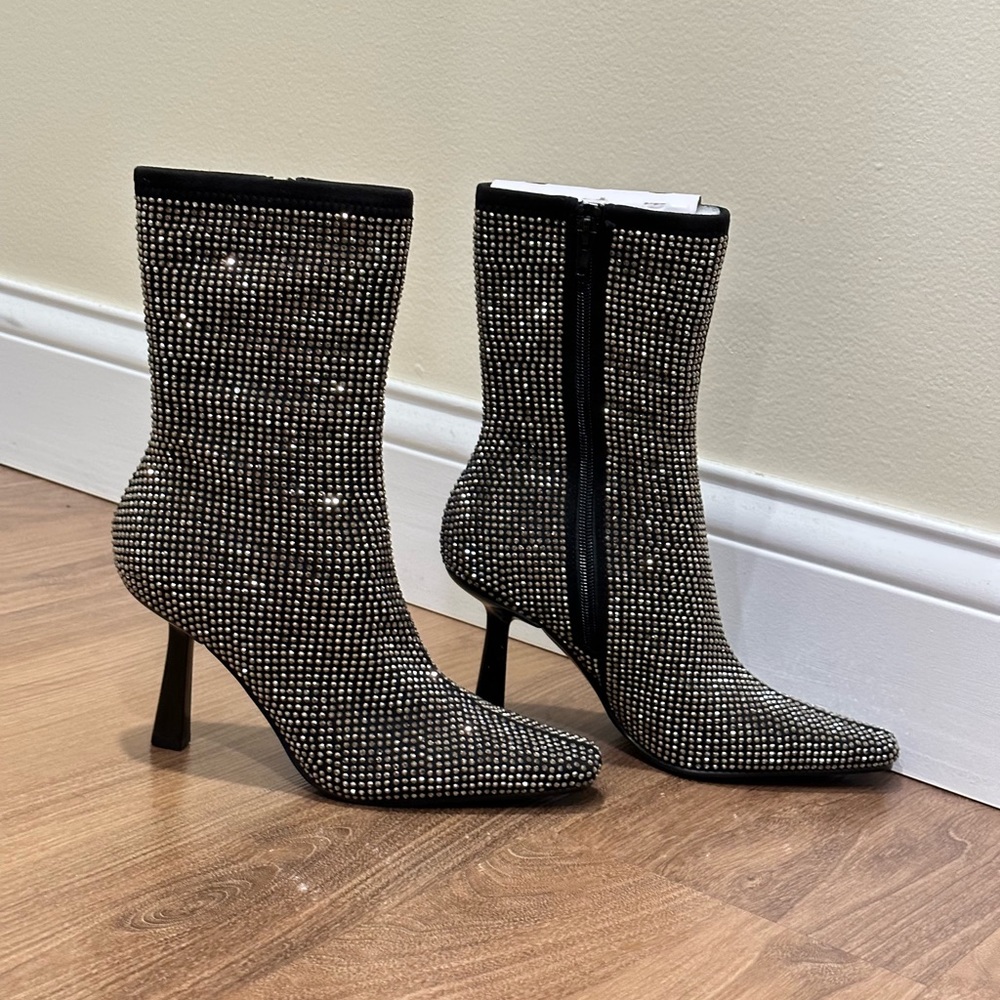 STEVE MADDEN RHINESTONE BOOTIE, Sz 6 NWT